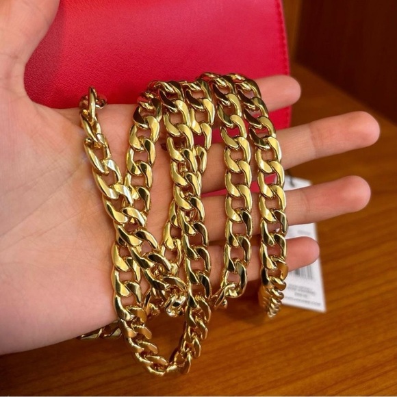 NWT Marc Jacob’s - Lipstick Red Shoulder Bag with Gold Chain - Picture 5 of 10